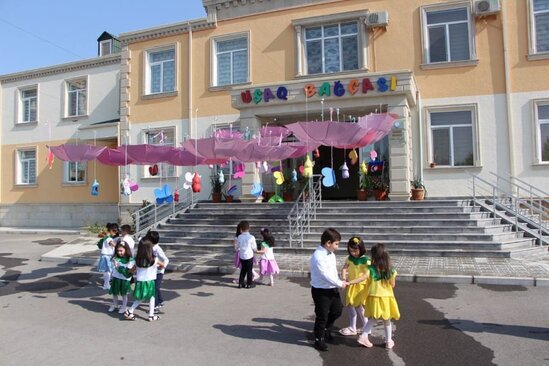Bağça uşaqları birinci xanım Mehriban Əliyevanı belə təbrik etdilər - FOTO