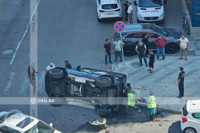 Bakıda yolayrıcını düzgün keçməyən iki avtomobil TOQQUŞDU