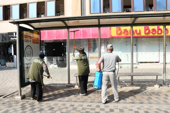 Bakının əsas küçə və prospektləri yuyulub