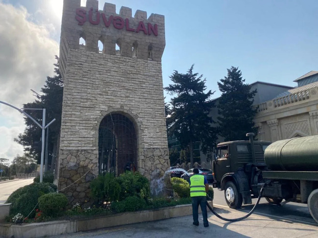 Bakının əsas küçə və prospektləri yuyulub