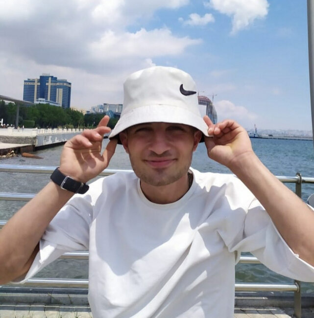 Bakıda saçını rəngləyən oğlanı bıçaqladılar - FOTO