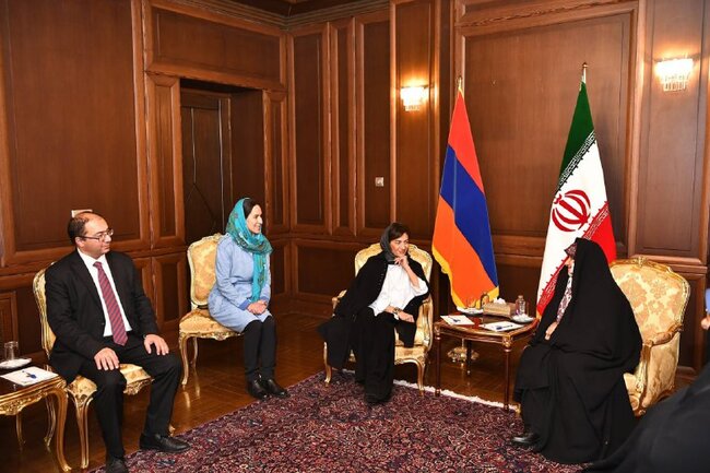 Paşinyanın başıbağlı arvadı - FOTO