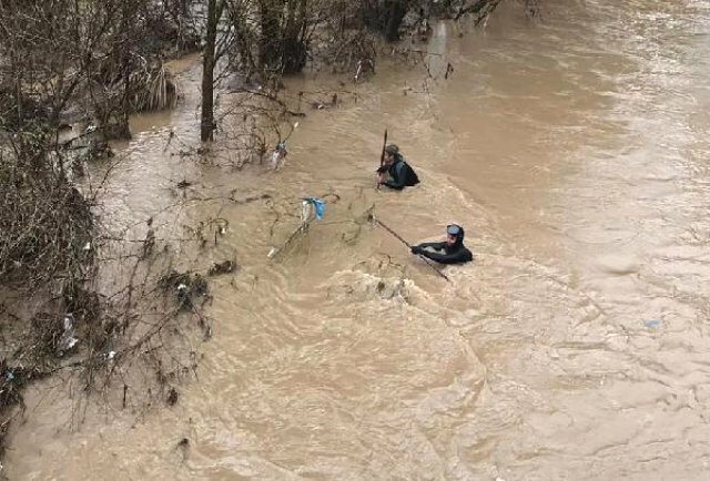 2 gündür itkin düşən 3 yaşlı uşağın meyiti görün hardan tapıldı ?! - FOTO