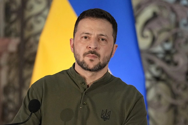 Zelenski Trampla Ukraynanın təhlükəsizlik zəmanətlərini müzakirə edəcəyini bildirib