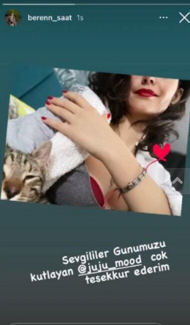 Beren Saat elə geyindi ki, ALT PALTARI GÖRÜNDÜ - FOTO