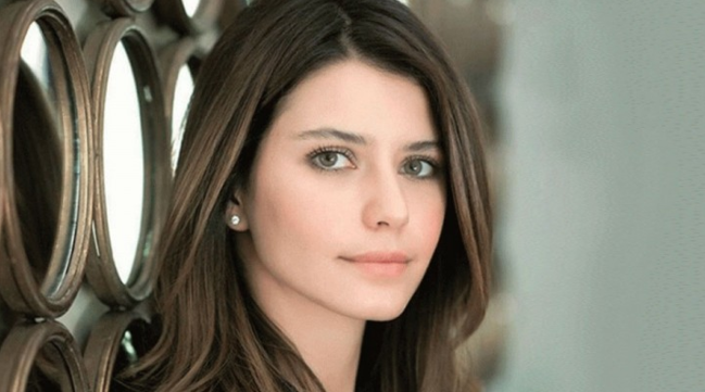 Beren Saat ekranlara qayıdır