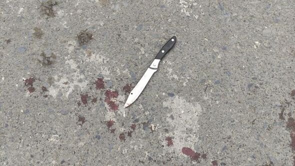 "Azərsu" işçiləri ilə mübahisə edən qadın özünü bıçaqladı - FOTO