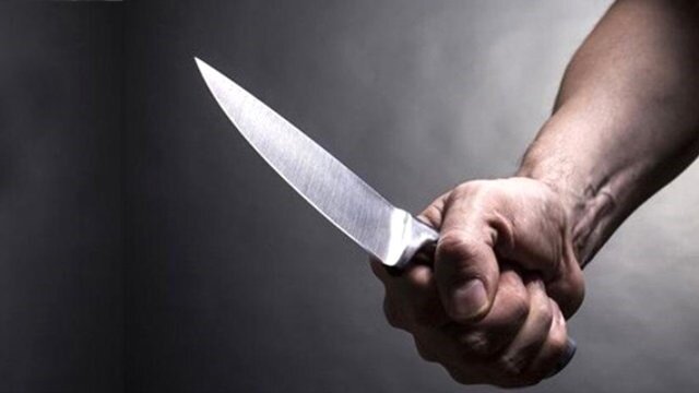 Metroda insident: 2 lal-kardan cavab ala bilməyən sərnişin onları bıçaqladı