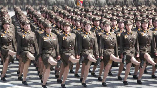 Qadın əsgər Şimali Koreya ilə bağlı dəhşətli faktların üstü açıldı: ordudakı qızları... - FOTO