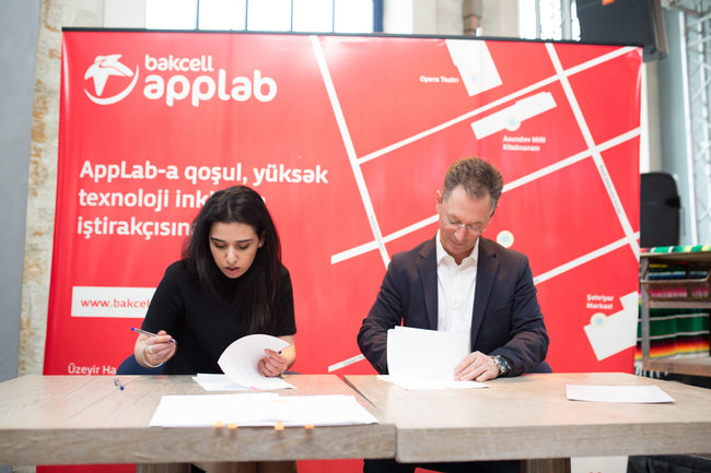 "AppLab" proqramının məzunları və yeni iştirakçıları bir arada - FOTOLAR
