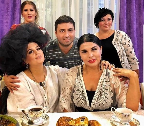 Bu da Elza Seyidcahanın bacıları - FOTOLAR
