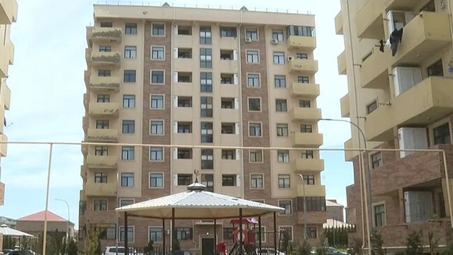 Şəhid ailələri üçün tikilən bina təhlükədə (VİDEO)