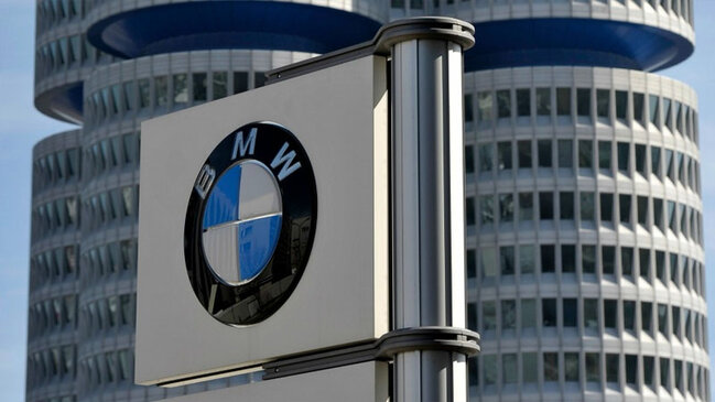 BMW yeni loqosunu təqdim etdi