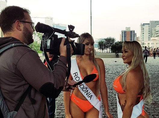 Ana və qızı ən böyük popo yarışmasında - FOTOLAR