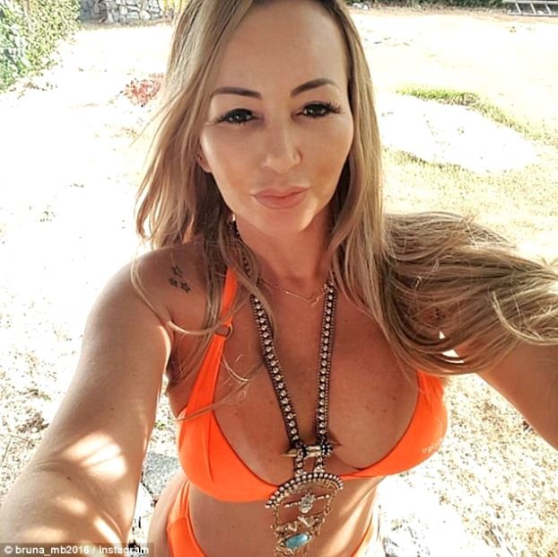 Ana və qızı ən böyük popo yarışmasında - FOTOLAR