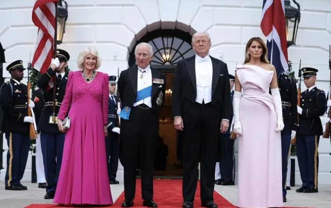 Britaniya Kralı Ağ Evdə - Foto