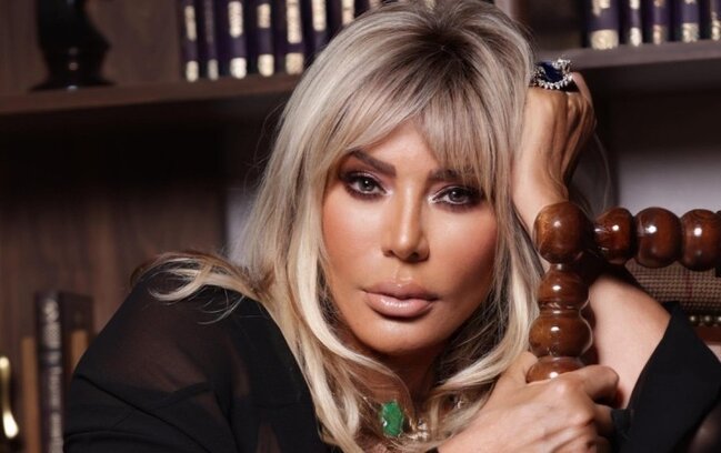 "Bizimkilər səhnədə hoqqabazlıq edirlər"