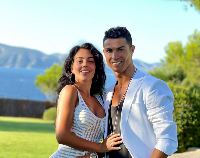 Ronaldo bu səbəbdən hər ay sevgilisinin hesabına 100 min avro köçürür