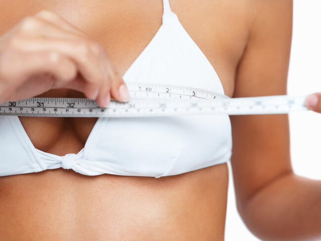 Sinəsini kiçiltmək üçün pul yığan qız ələ salındı - FOTO/VİDEO