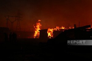 Bakıda taxta bazarında baş verən yanğın yerindən FOTOLAR