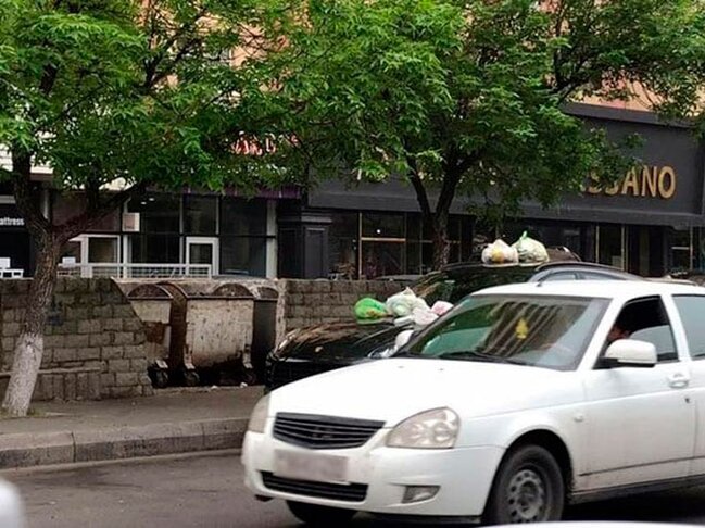 Bakıda "Porsche" sürücüsü sakinləri qəzəbləndirdi - Belə cəzalandırdılar - FOTOLAR