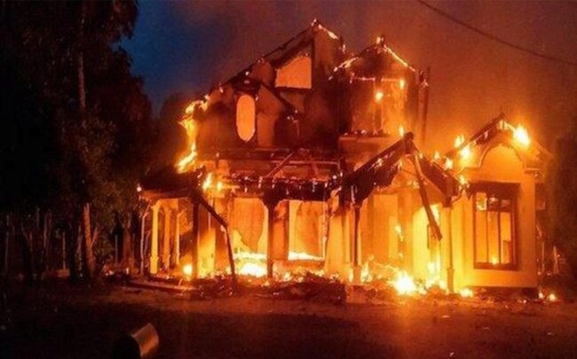 Şri-Lanka polisi baş nazirin iqamətgahını yandıran üç nəfəri həbs edib