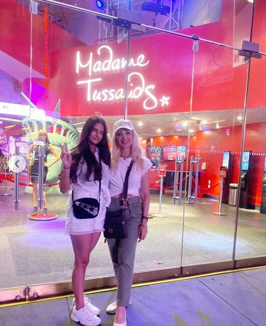 Məleykə Əsədova qızı ilə YENİ FOTOLAR