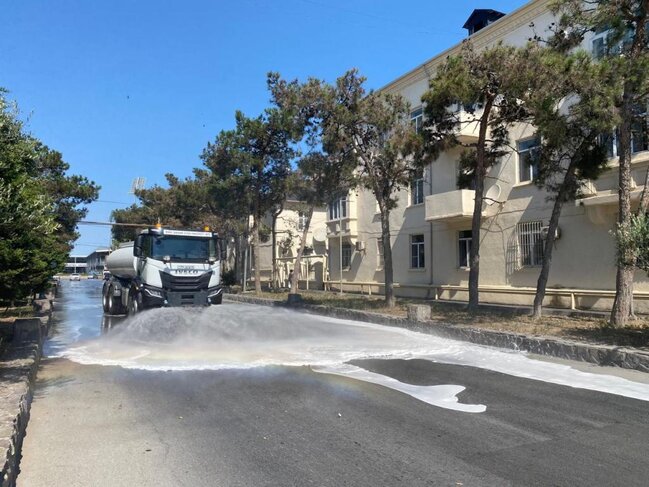 Bu günkü iməclikdə Bakının 556 küçəsi yuyuldu - FOTO