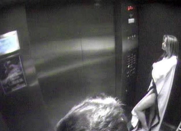 İlon Mask məşhur aktrisayla liftdə qucaqlaşarkən GÖRÜNTÜLƏNDİ - FOTO