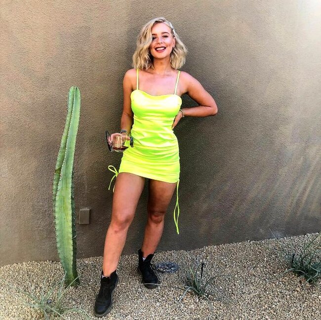 Keçmiş modelin çılpaq şəkilləri BAŞINA BƏLA OLDU - FOTOLAR