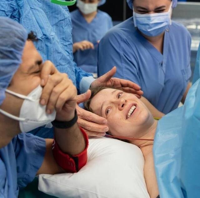 İlk dəfə qızının FOTOsunu paylaşdı