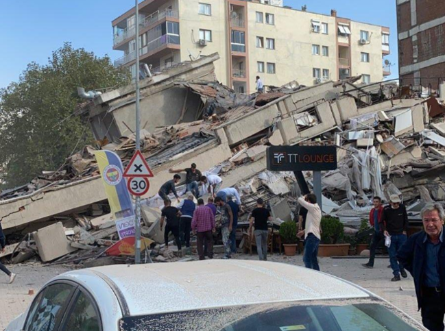 İzmirdə güclü ZƏLZƏLƏ OLDU, azı bir bina çöküb - VİDEO