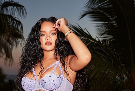 Məşhur aktrisa Rihannanın alt paltar brendini REKLAM ETDİ - FOTOLAR