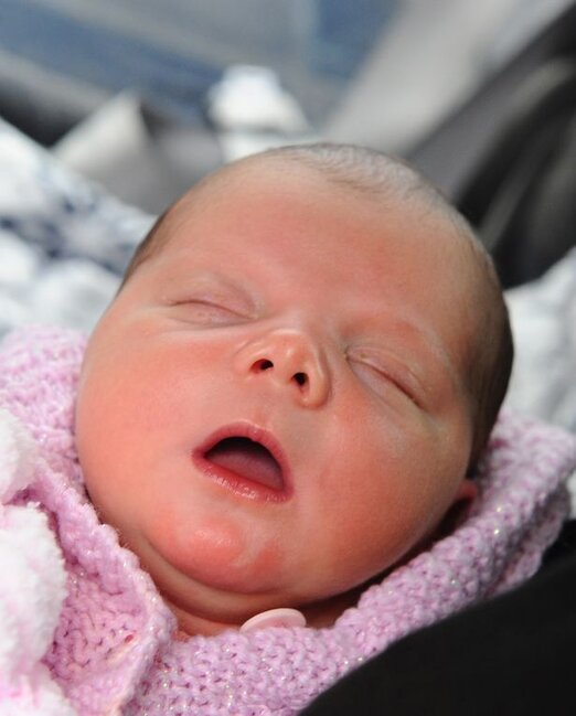 Tıxacda doğulmuş qızını ayaqqabı bağıyla XİLAS ETDİ - FOTO-VİDEO