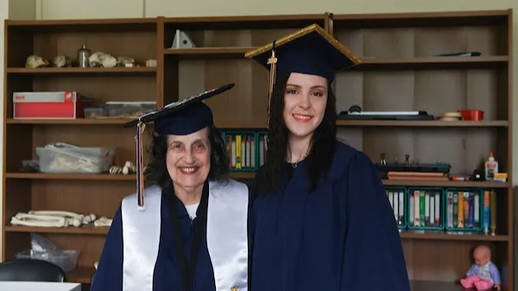 İlk dərsdən 57 il sonra nəvəi ilə birgə universiteti bitirdi - 75 YAŞINDA - FOTO