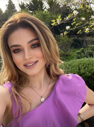 Mələkxanımın özündən gözəl qızı gözəlliyi ilə GÖZ OXŞADI - FOTO-VİDEO