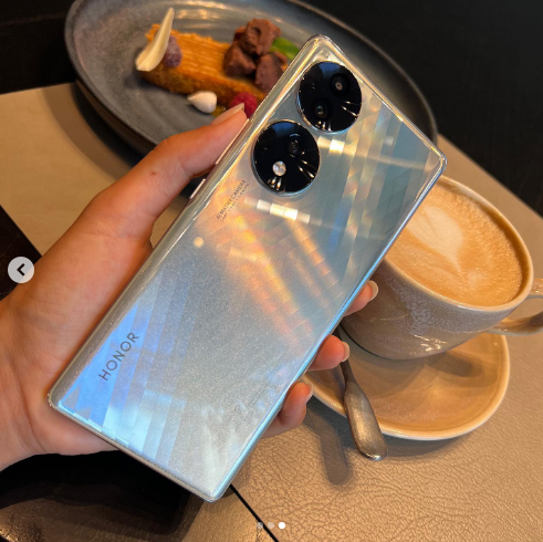 Kəmalənin 1300 manatlıq YENİ SMARTFONU - FOTOLAR