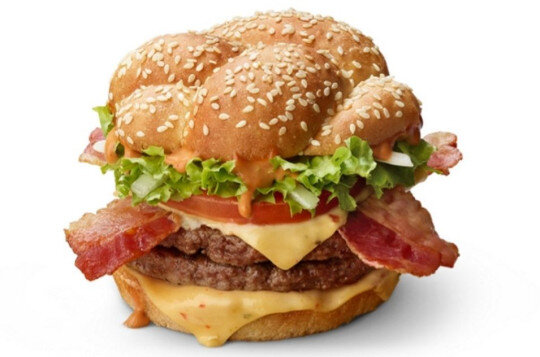 "McDonalds" burgerindən görün nə çıxdı - İYRƏNC GÖRÜNTÜ müqabilində 12 manat təzminat - FOTO