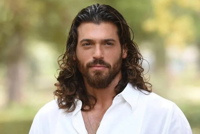 Can Yaman "Instagram"a geri qayıtdı