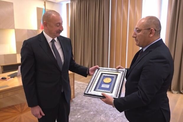 Cansu Bektaşın İrəvanda qazandığı qızıl medal Azərbaycan Prezidentinə hədiyyə edildi