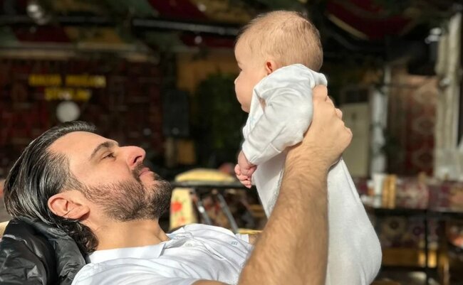 Cavid Gül ilk dəfə övladının fotosunu paylaşdı