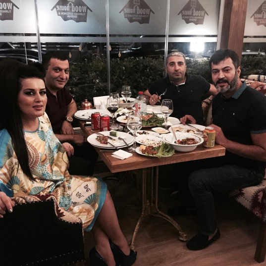 Əməkdar artist Elza Seyidcahan "Bu Şəhərdə" ilə iftar süfrəsində + FOTOLAR
