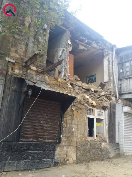 Bakının mərkəzində yaşayış binası uçdu - FOTOLAR
