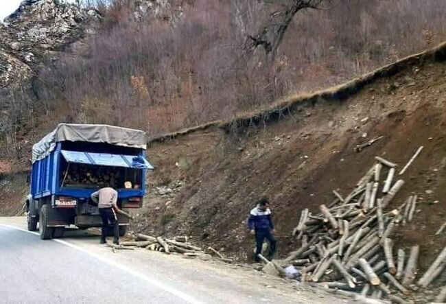 Ermənilər şiferi də söküb aparırlar - FOTO