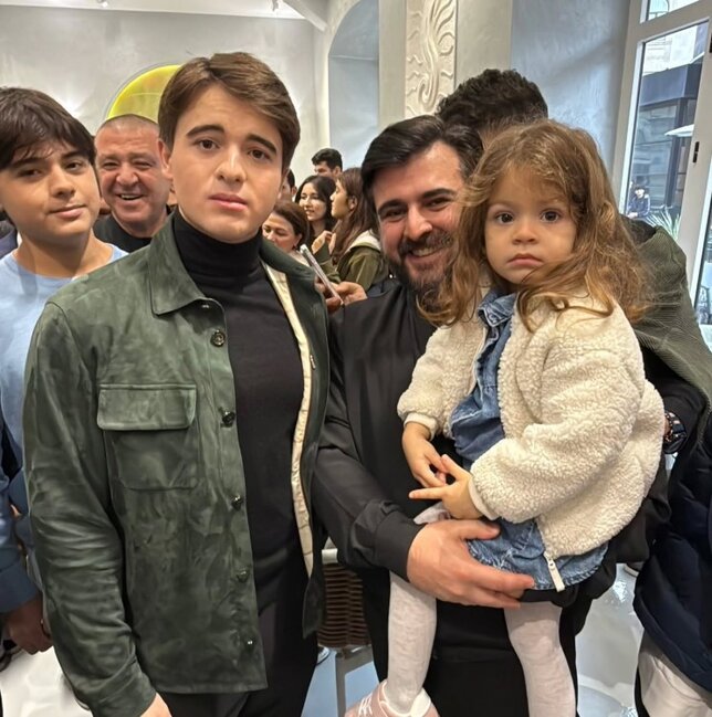 Cavid Gül Prezidentin nəvələri ilə bir arada - Foto