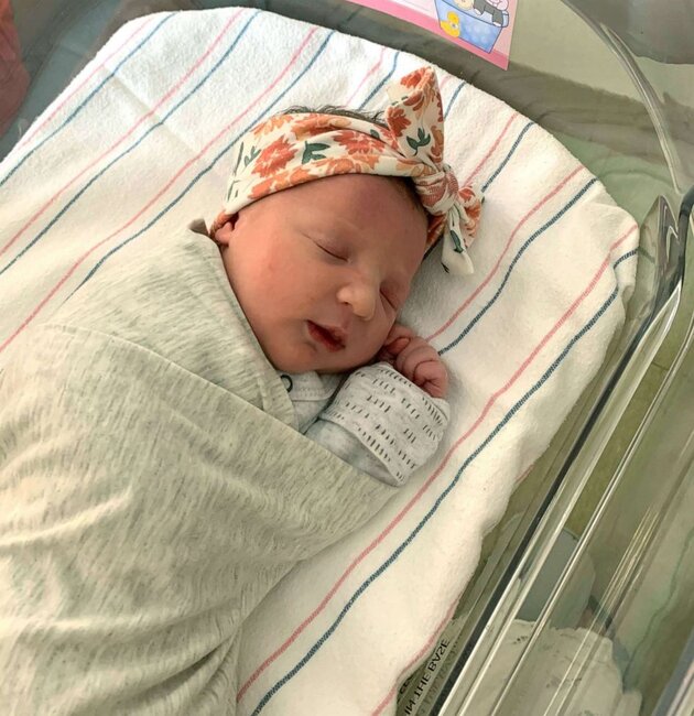 28 yaşlı qadın 27 il öncə mayalanan uşağı dünyaya gətirdi - FOTO-VİDEO