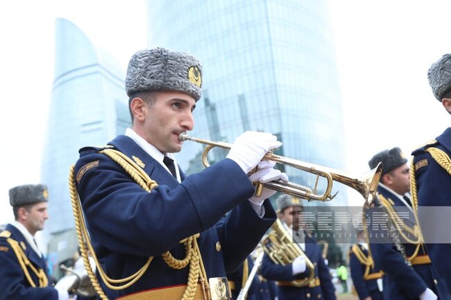 Bakıda hərbi orkestrlərin müşayiəti ilə Zəfər yürüşü başlayıb - FOTO