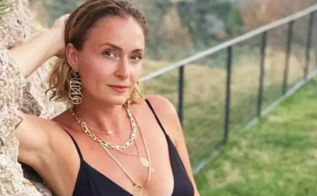 Ceyda Düvenci gecə yarısı ona zəng edənlərə əsəbini belə bildirdi