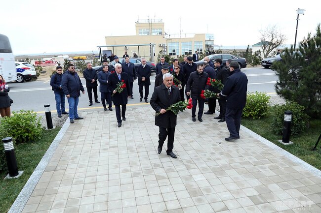 SOCAR rəhbərliyi həlak olmuş və itkin düşmüş neftçilərin xatirəsinə 33 ağac əkib