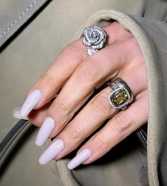 Cennifer Lopezin dırnaqları trendə çevrildi